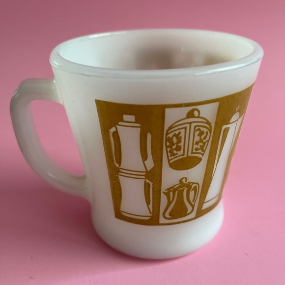 Vintage milk glass mug with tea/coffee pot design by fire king - Picture 5 of 6